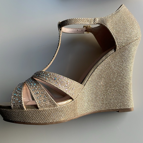 De Blossom Collection Shoes - Wedge platform gold sandals
